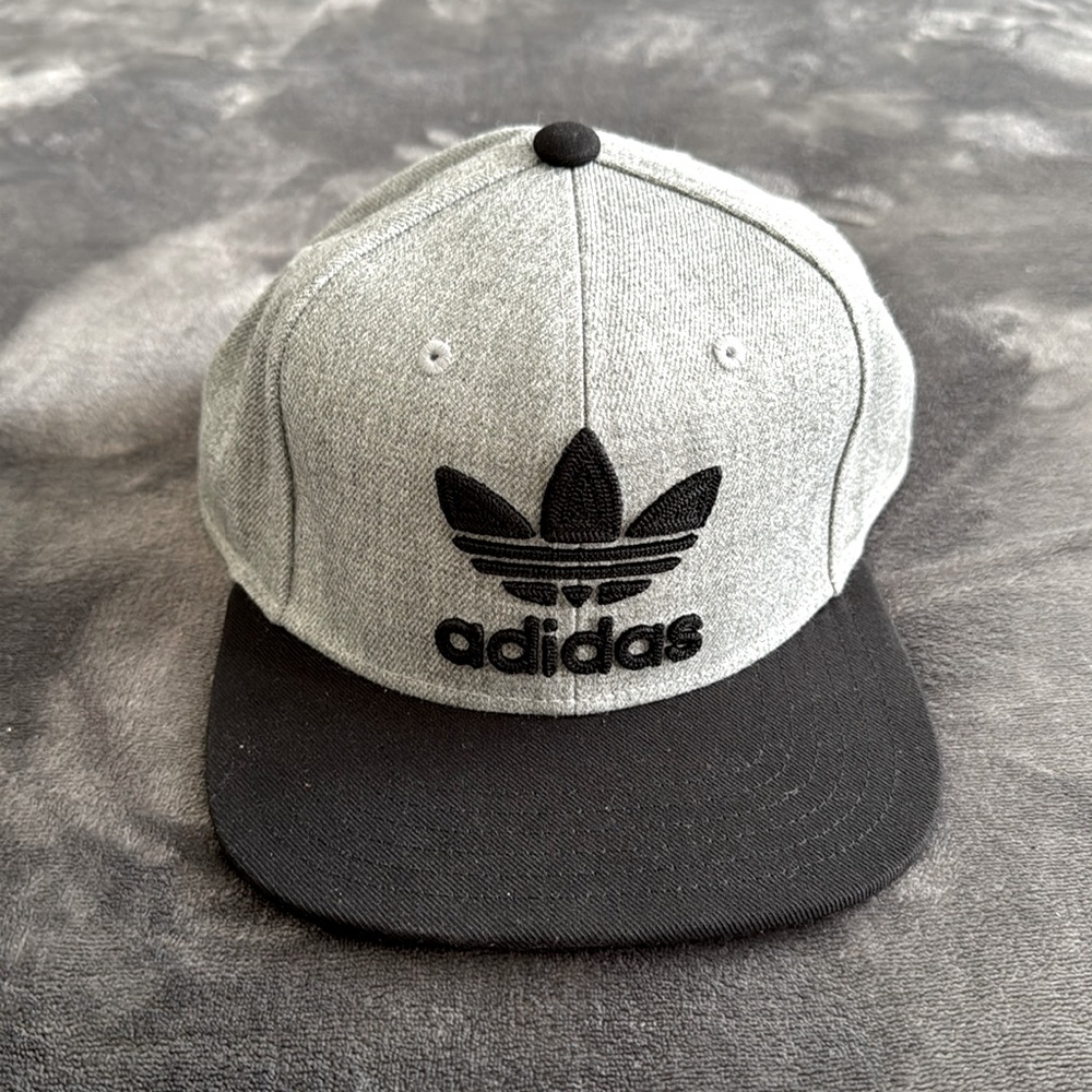 Adidas 🧢